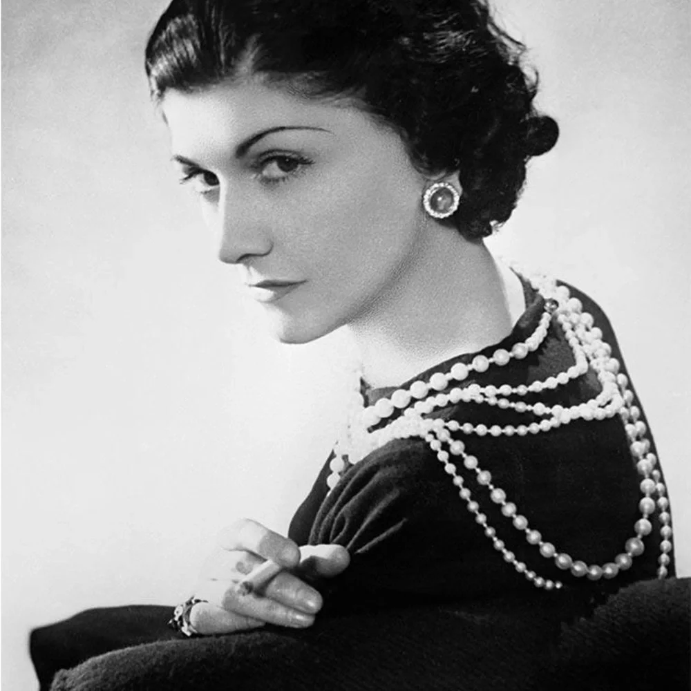 By Parisian House of Chanel, known for luxury good and accessories. Scarf/wrap - Picture 12 of 13